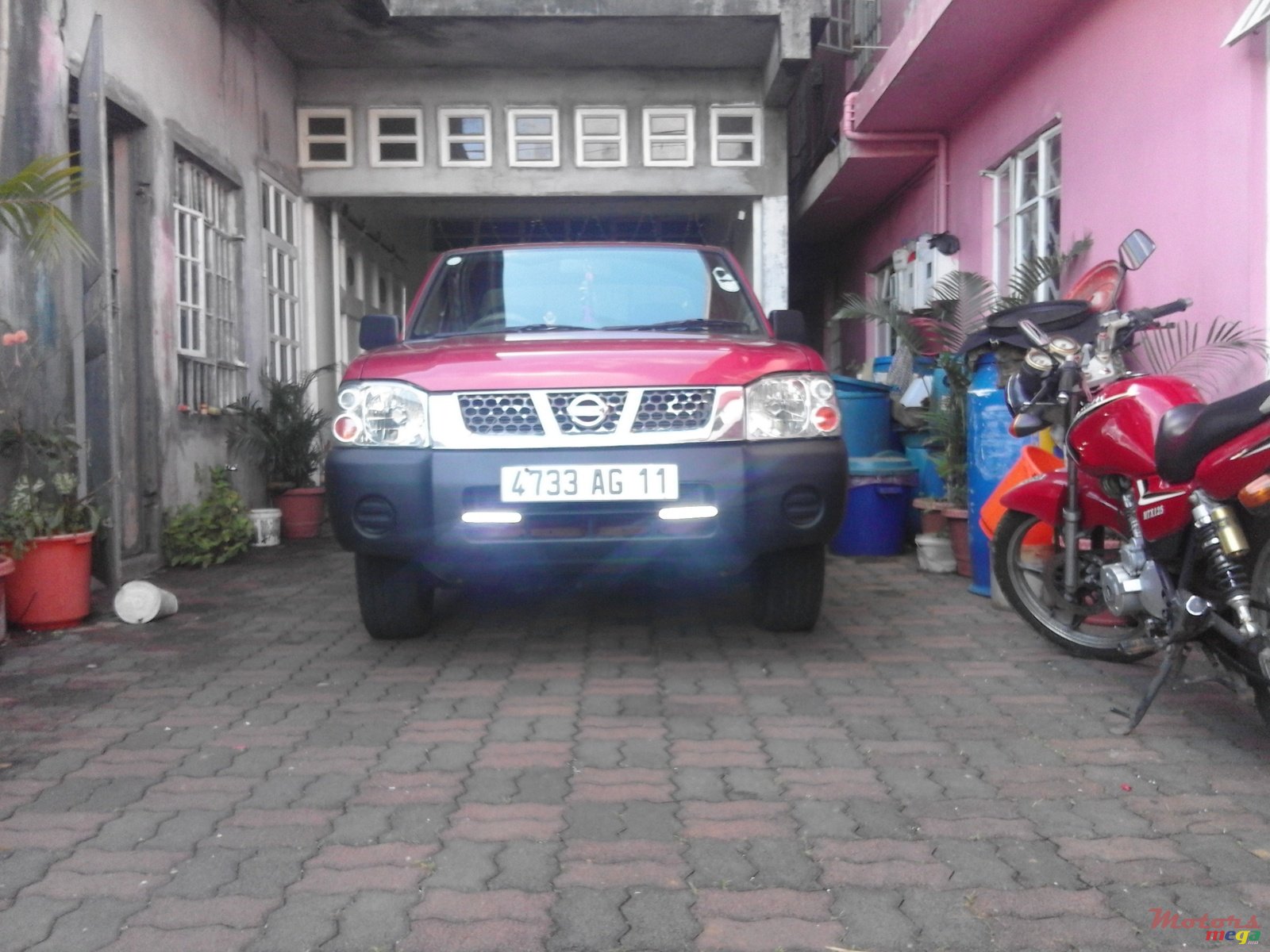 2011' Nissan Navara photo #1