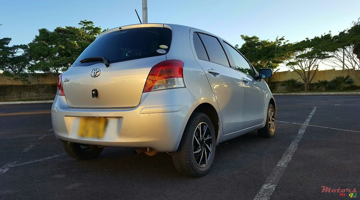 2008' Toyota Vitz photo #4