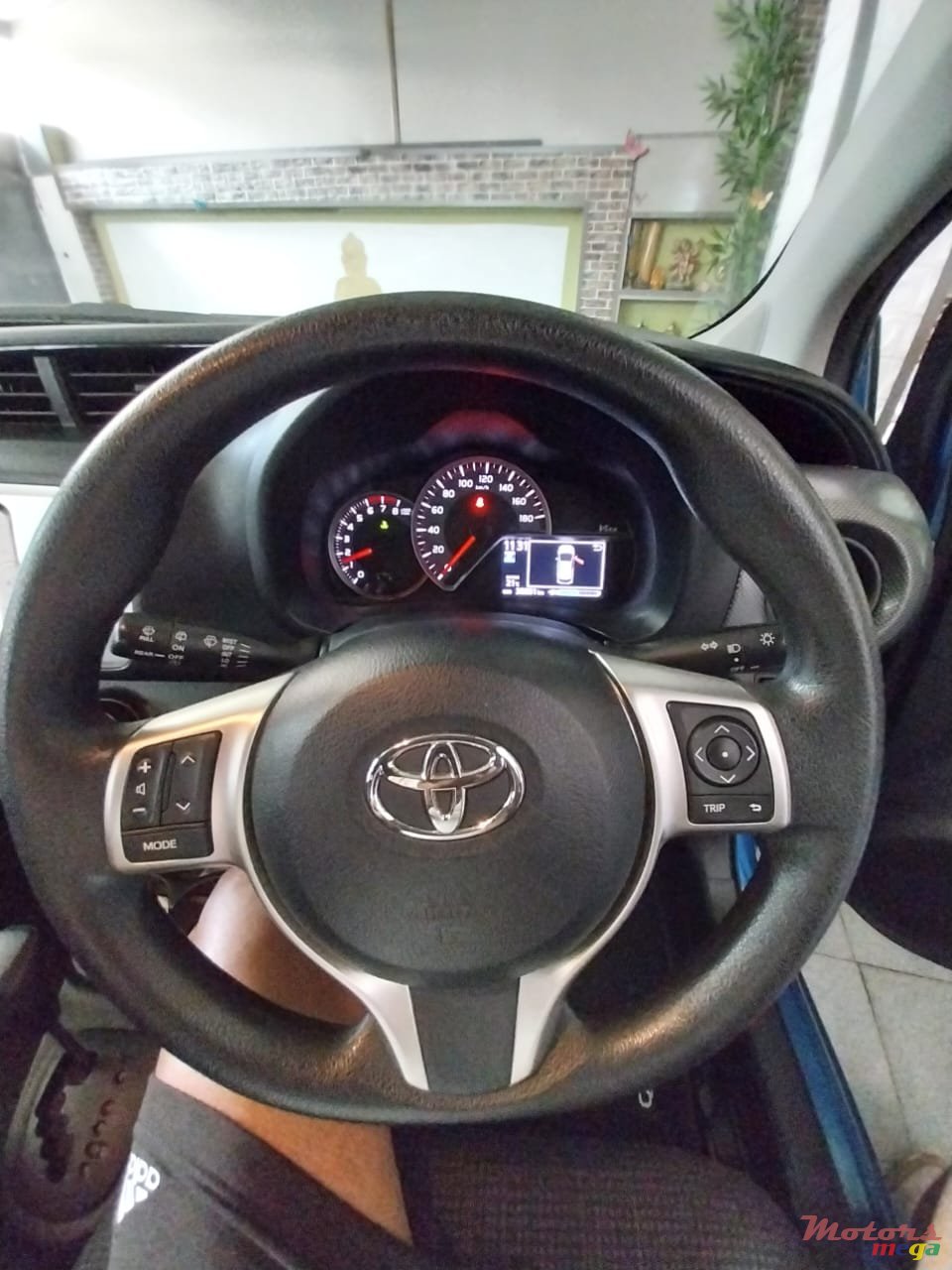 2014' Toyota Vitz photo #2