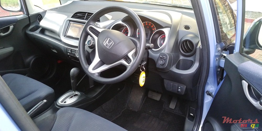 2010' Honda Fit 1.3 photo #5