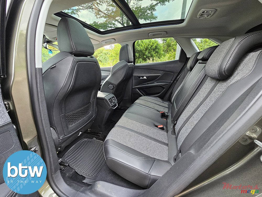 2018' Peugeot 3008 Allure photo #6