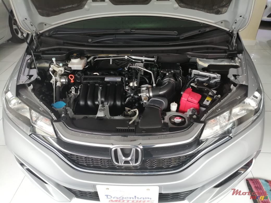 2017' Honda Fit Hybrid photo #3