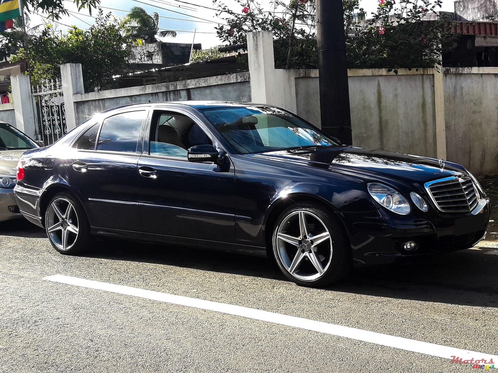 2009' Mercedes-Benz E-Class photo #2