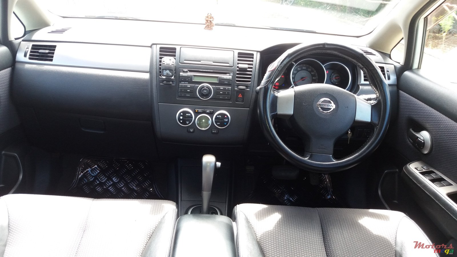 2006' Nissan Tiida photo #2