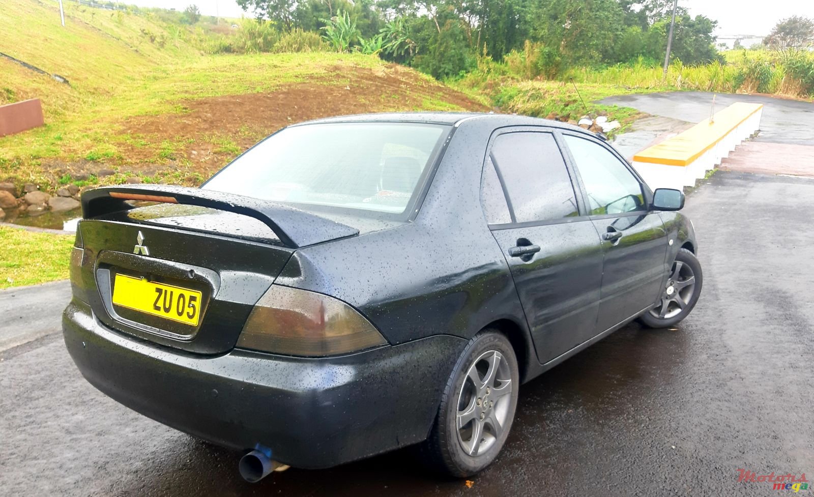 2005' Mitsubishi Lancer Glx 1.6 photo #2