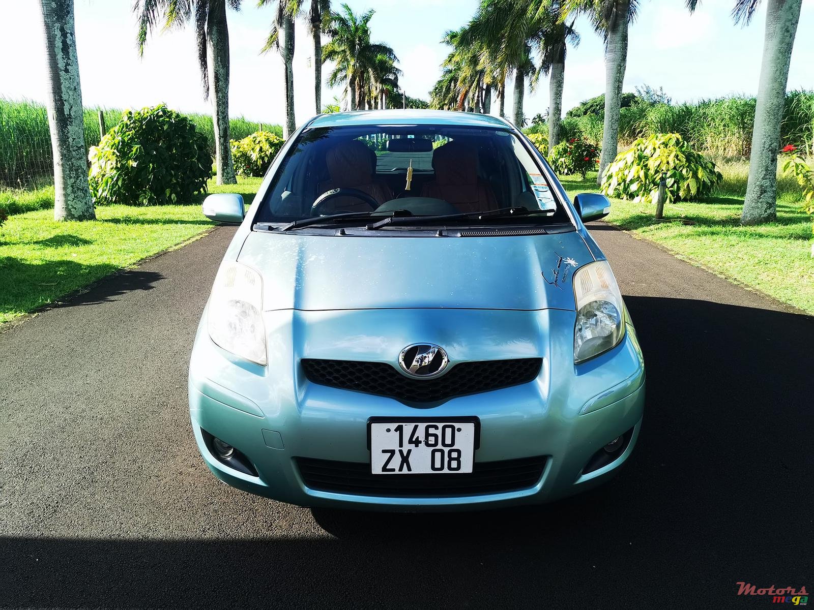 2008' Toyota Vitz photo #1