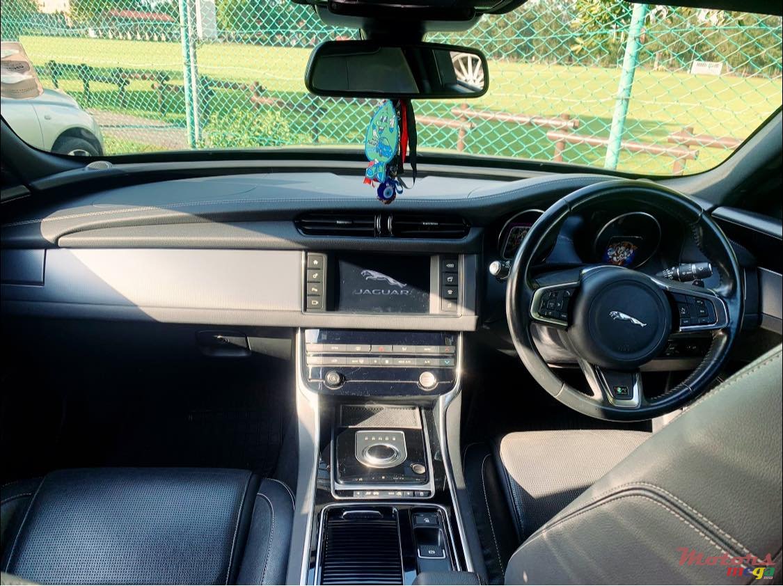 2018' Jaguar XF R Sport 2.0d photo #2