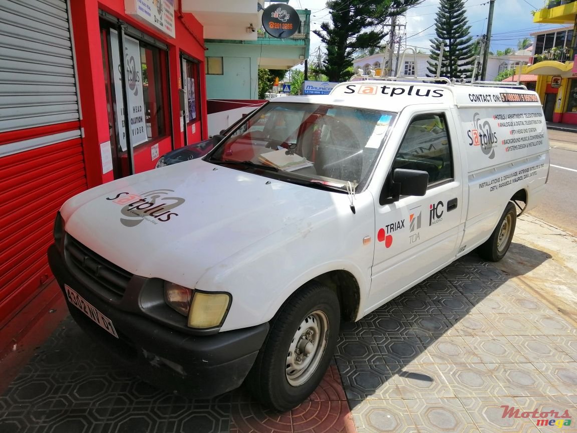 2001' Isuzu photo #1