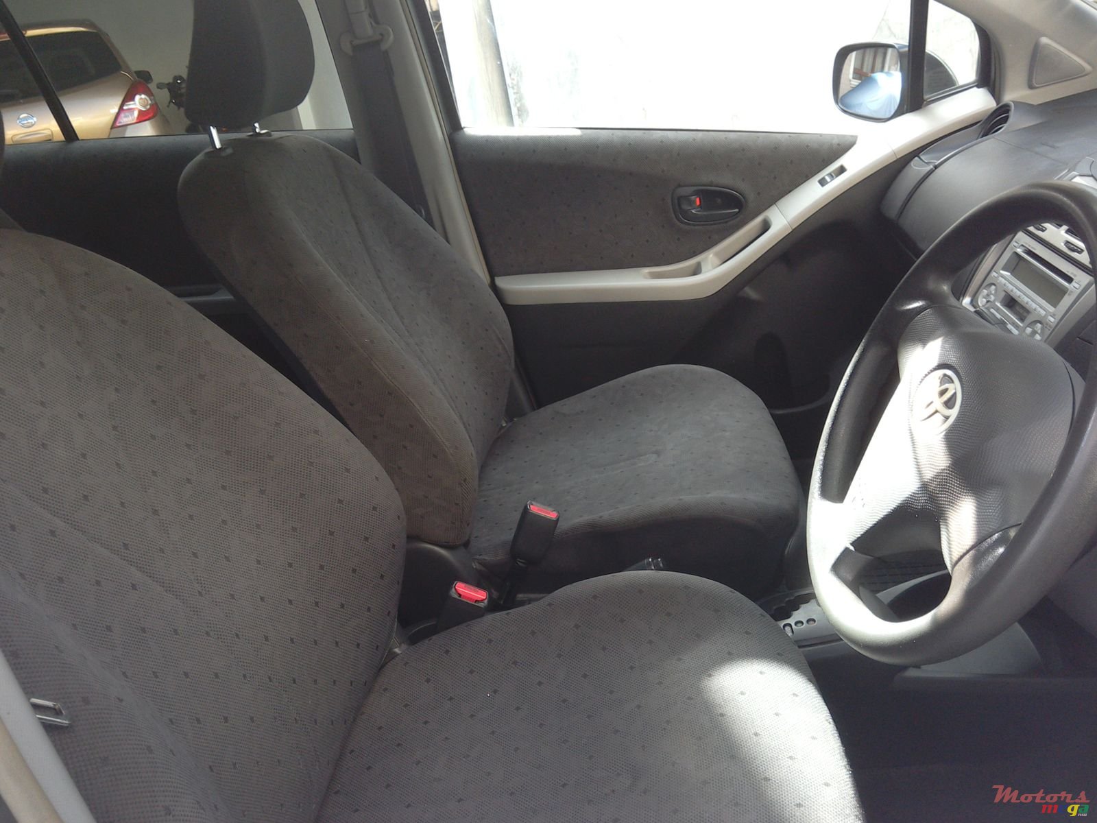 2009' Toyota Vitz photo #6