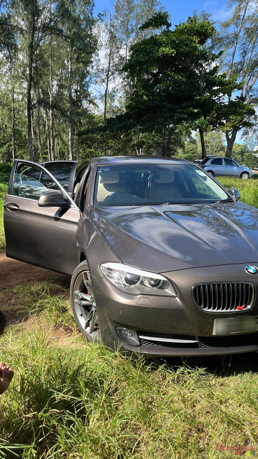 2011' BMW 523 photo #2