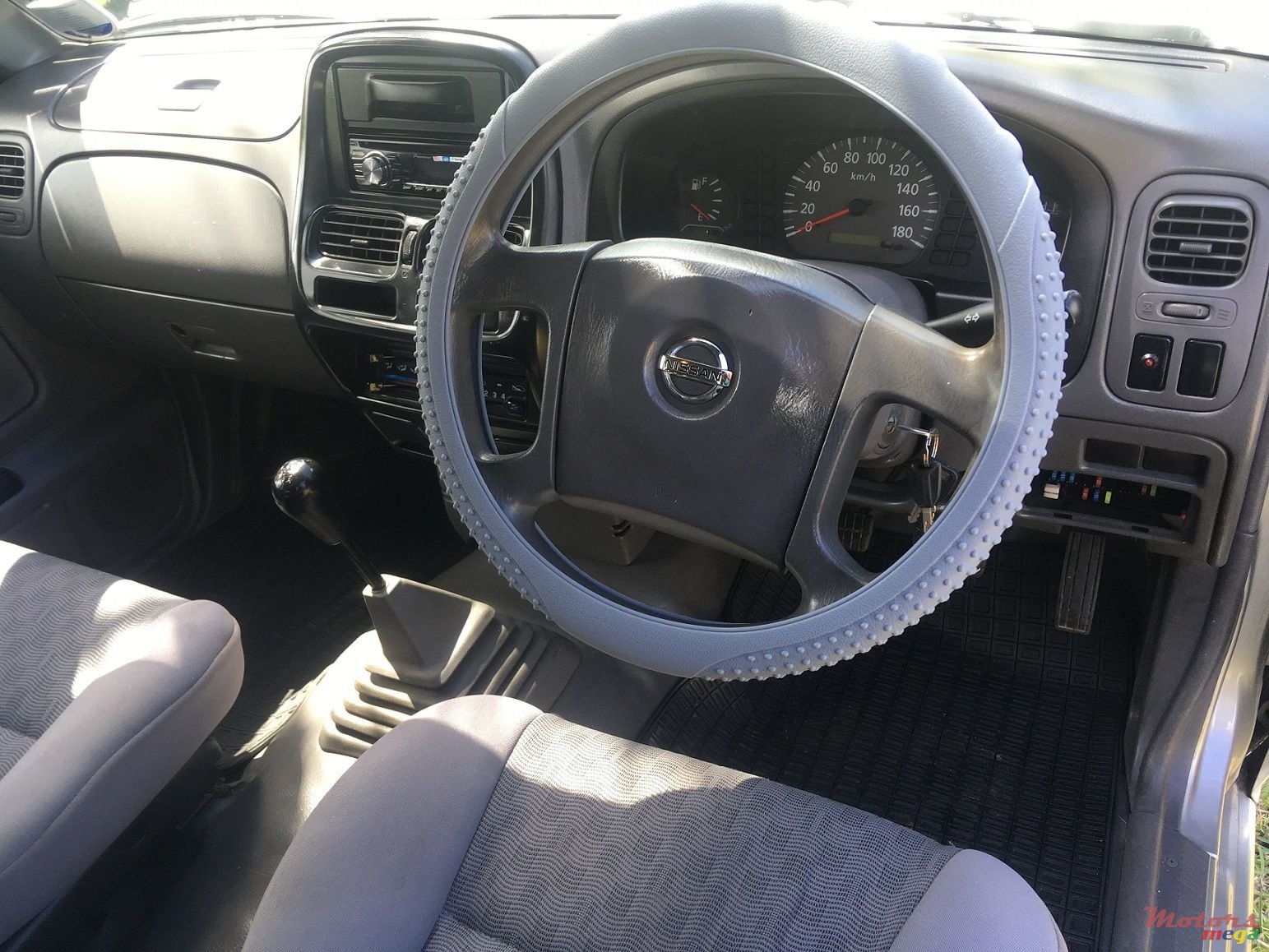2011' Nissan Navara JAPAN photo #5