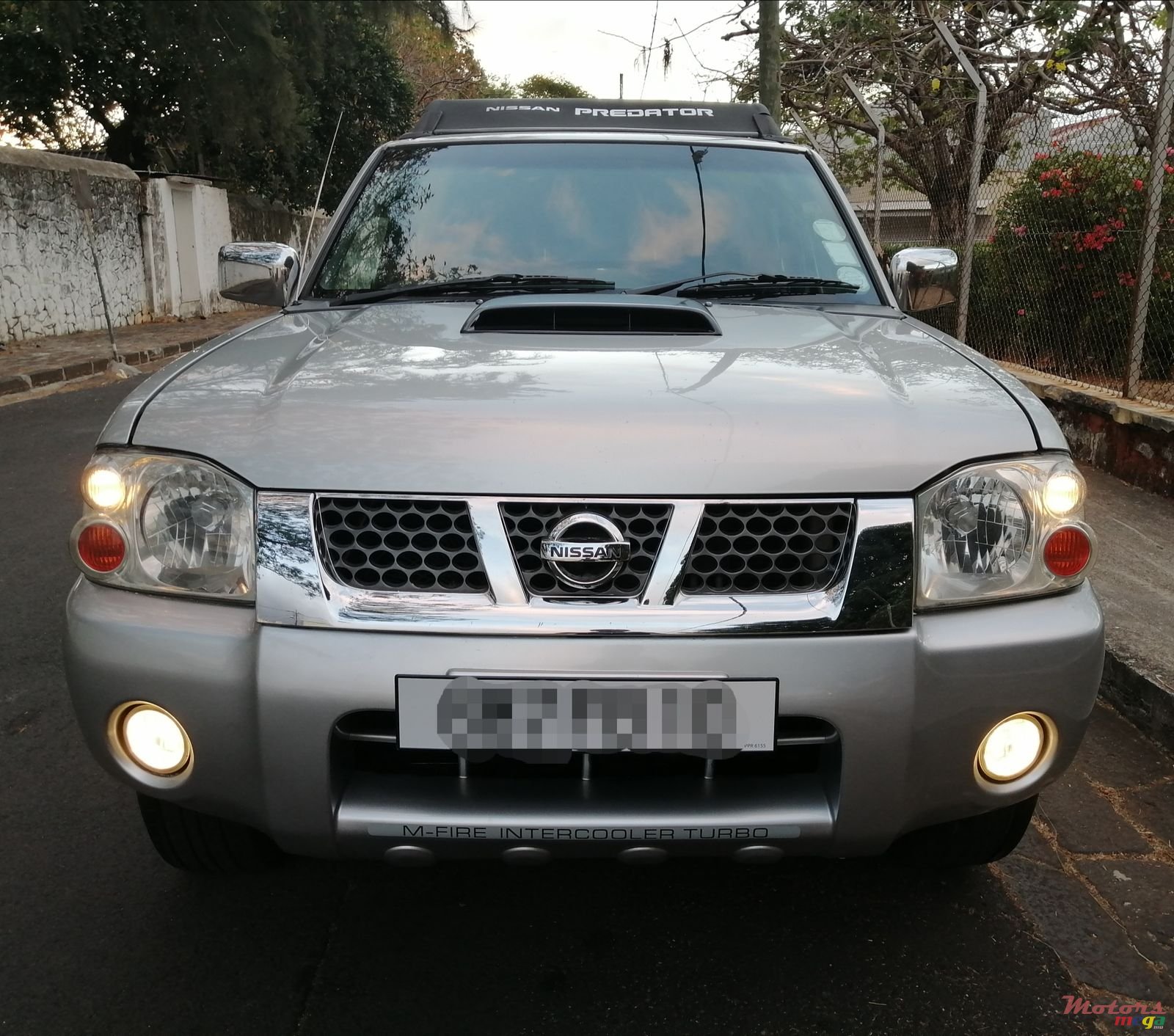 2010' Nissan Hardbody photo #1