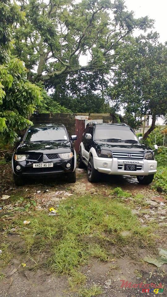 2007' Mitsubishi both for sale photo #1