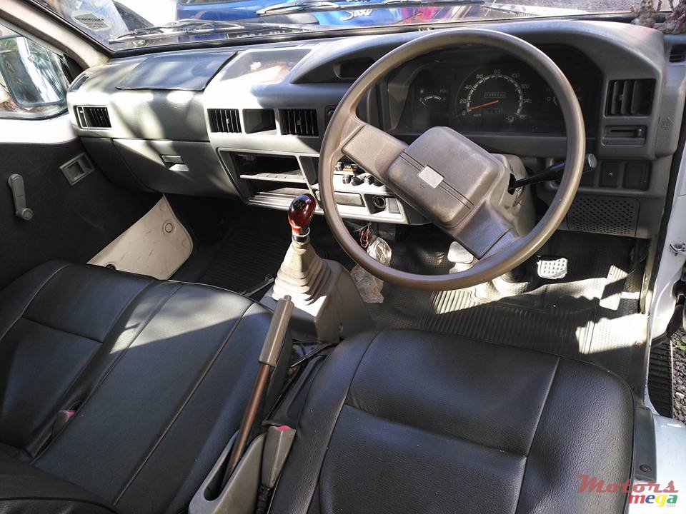 2004' Mitsubishi L300 photo #5