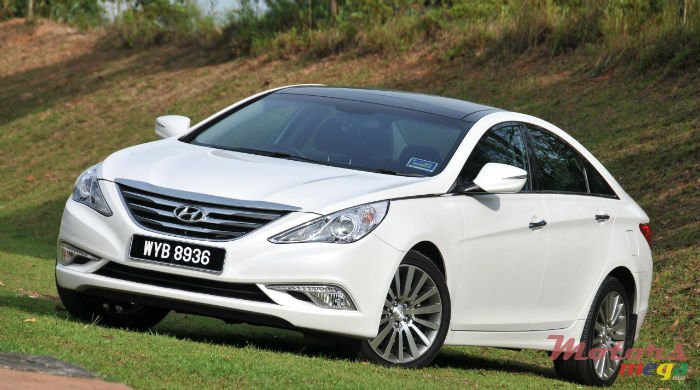 2012' Hyundai Sonata photo #1