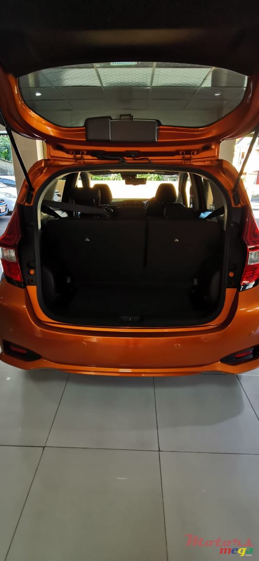 2018' Nissan Note E-power photo #6