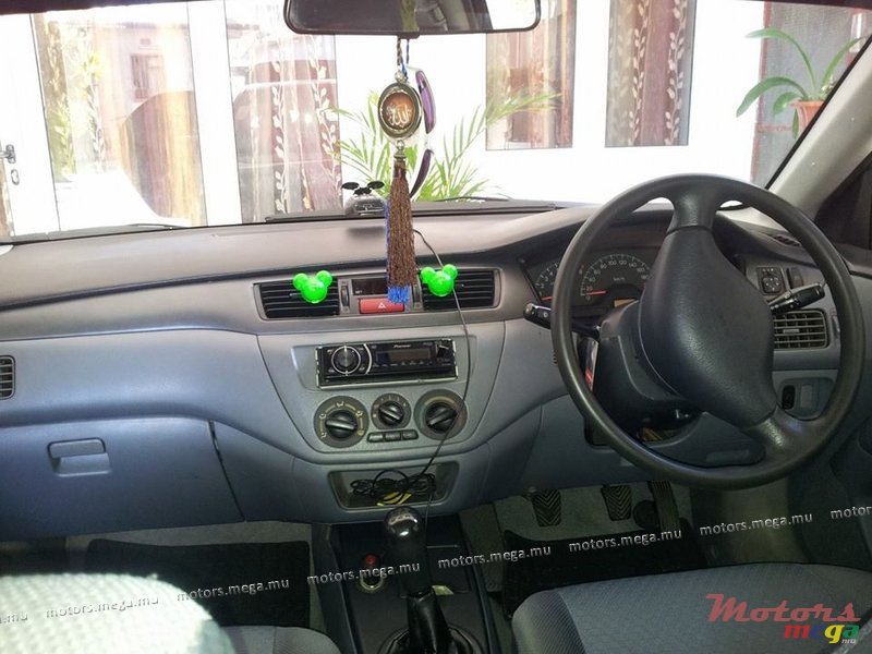 2002' Mitsubishi photo #4