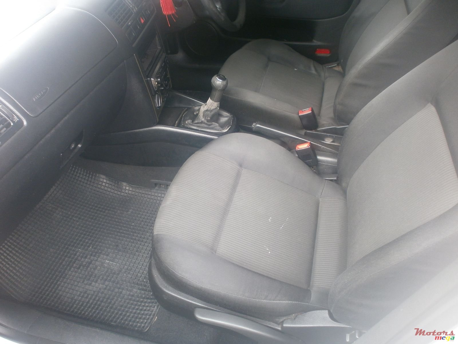 2002' Volkswagen Bora photo #2