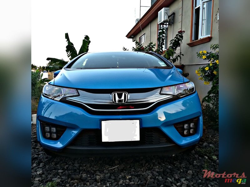 2015' Honda Fit Hybrid photo #2