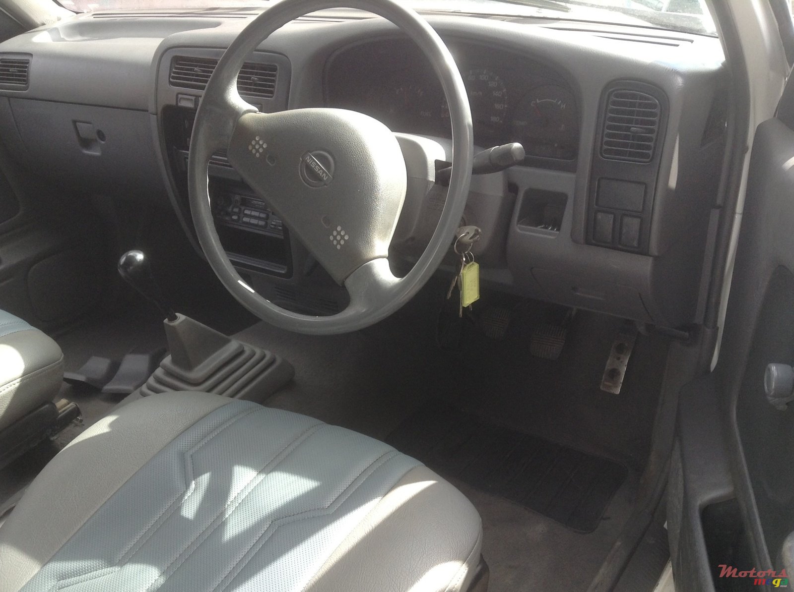 2003' Nissan Hardbody 2.7 photo #3