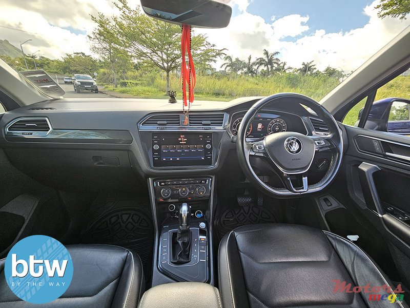 2017' Volkswagen Tiguan photo #7