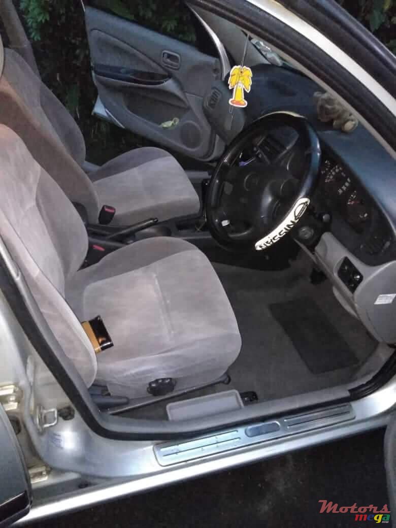 2001' Nissan Sunny photo #2