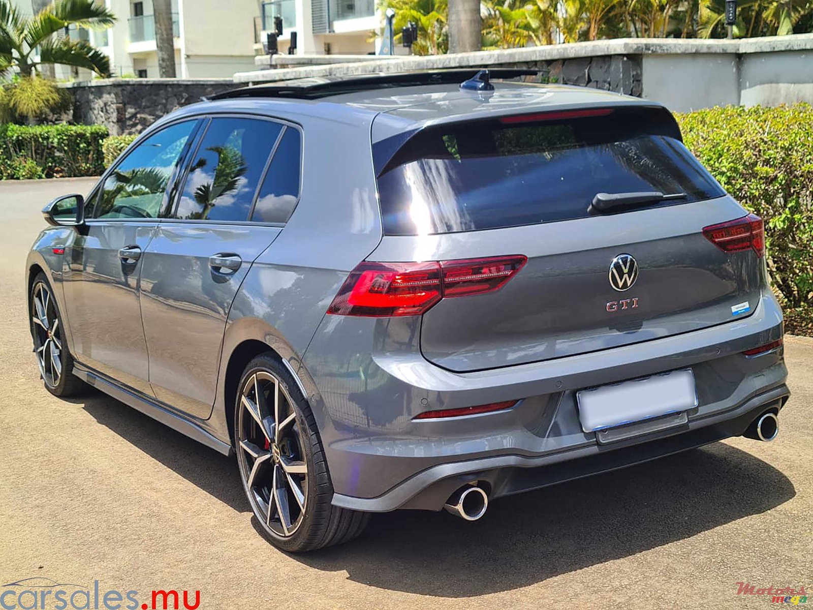 2022' Volkswagen Golf GTI 2.0 TSI photo #3