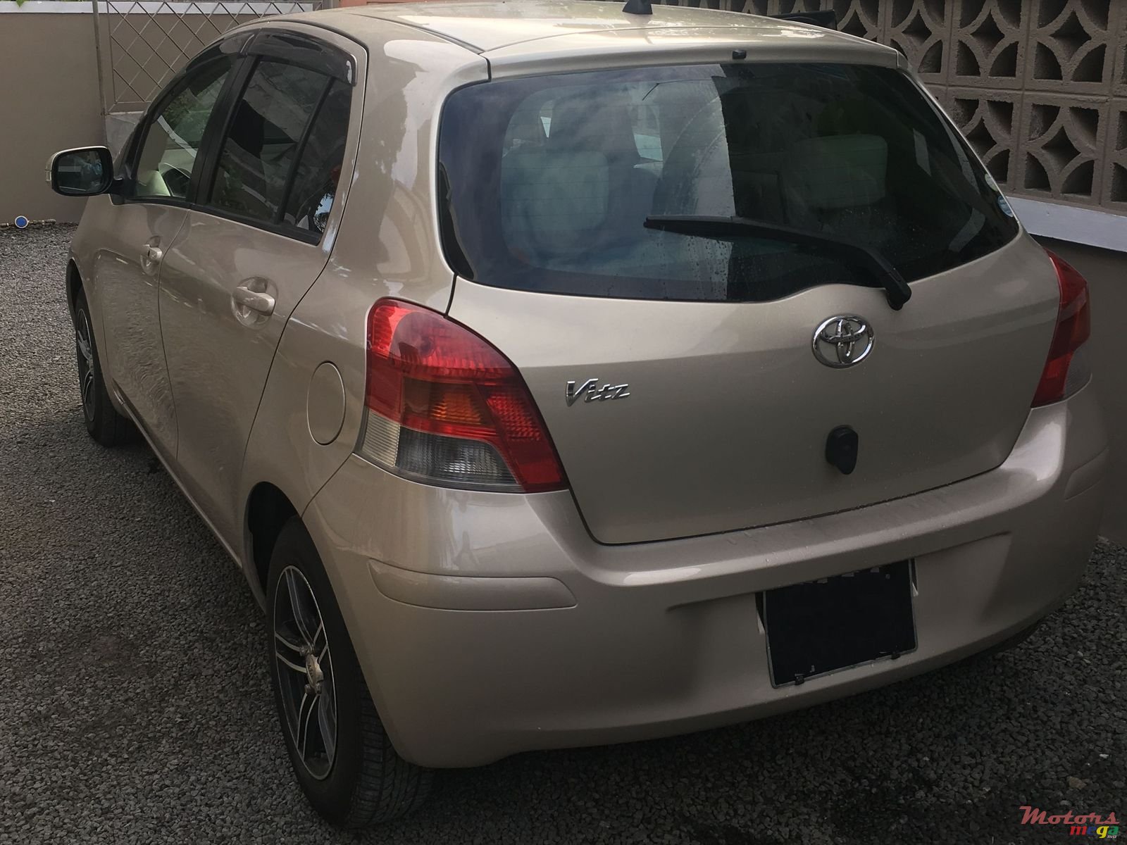 2010' Toyota Vitz photo #1