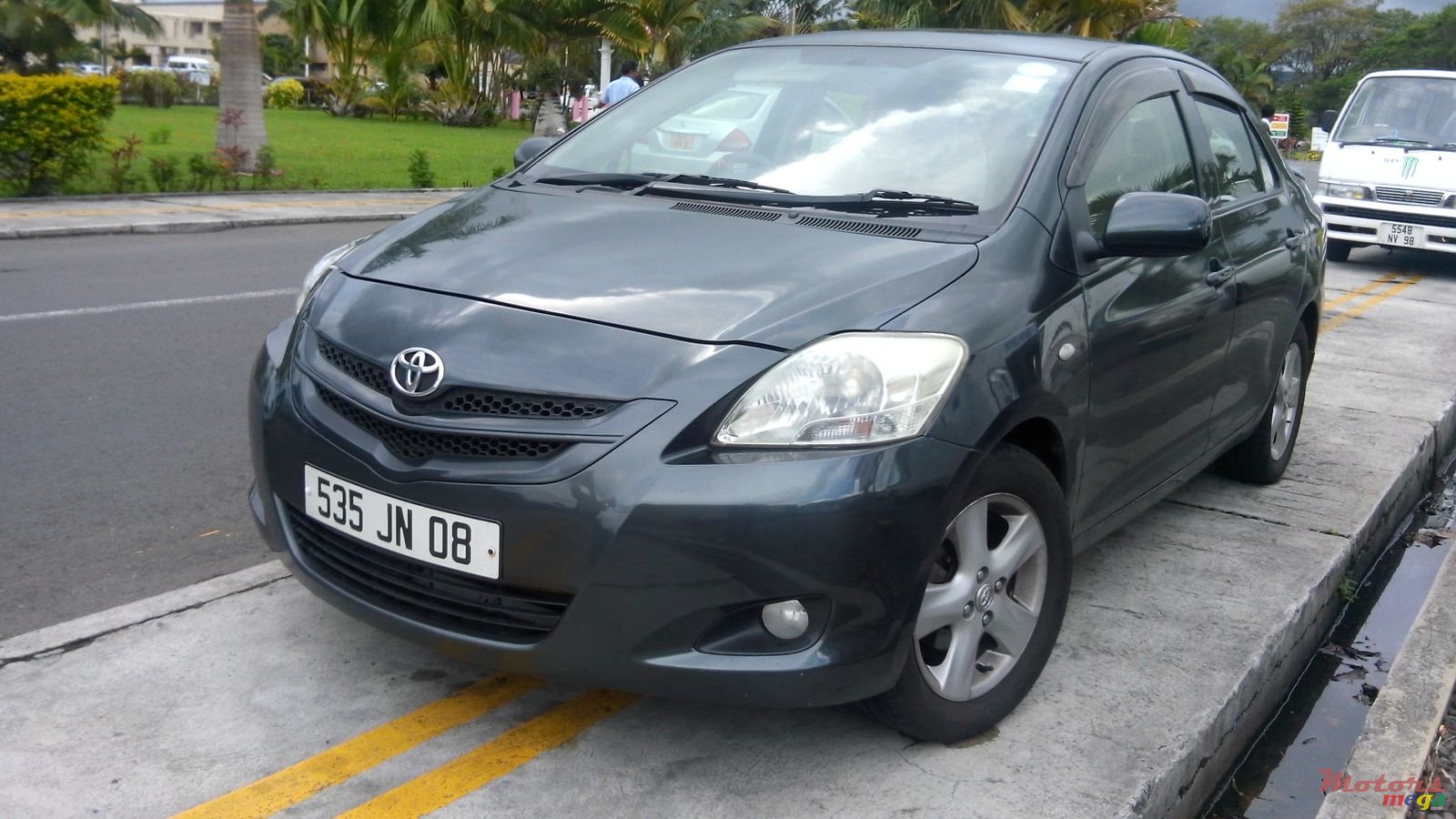 2008' Toyota Yaris photo #2