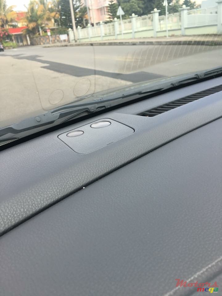 2009' Nissan Tiida photo #4