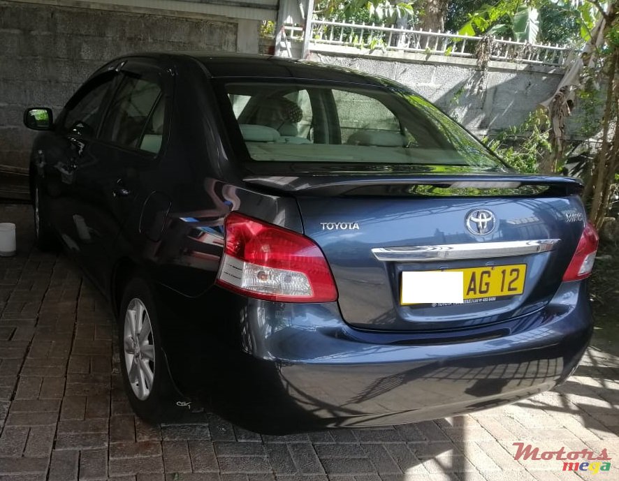 2012' Toyota Yaris photo #5