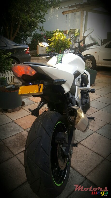 2010' Kawasaki Z750 photo #5