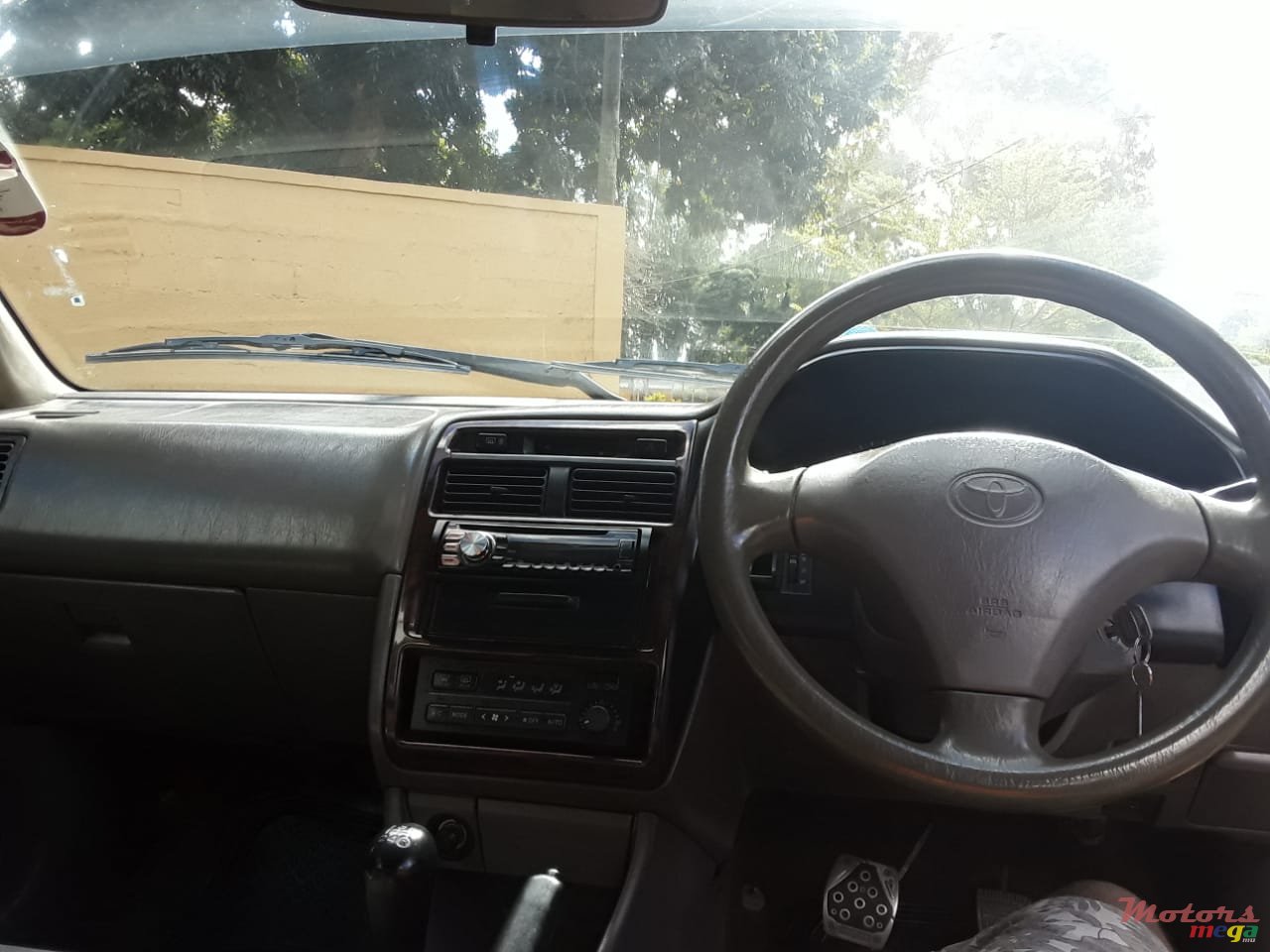 2001' Toyota Premio photo #1