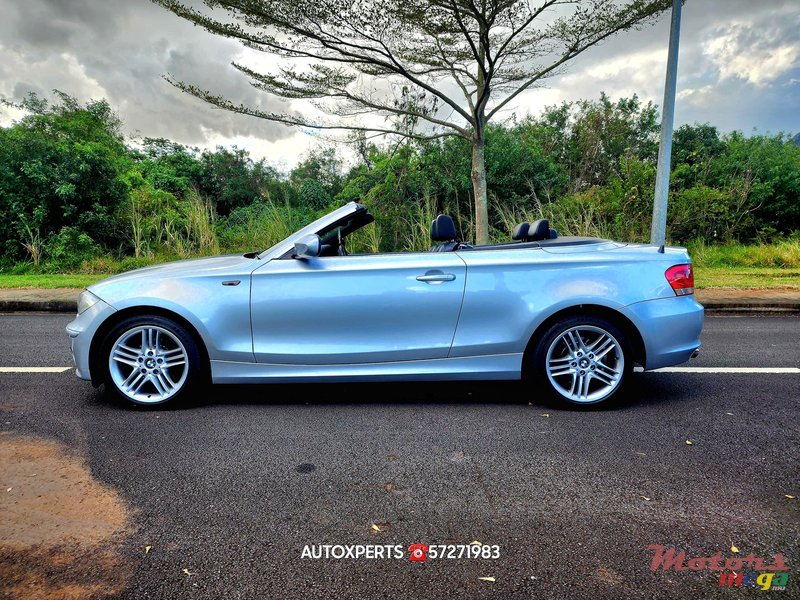 2012' BMW 1 Series Convertible photo #3