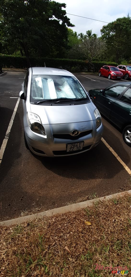 2010' Toyota Vitz photo #2