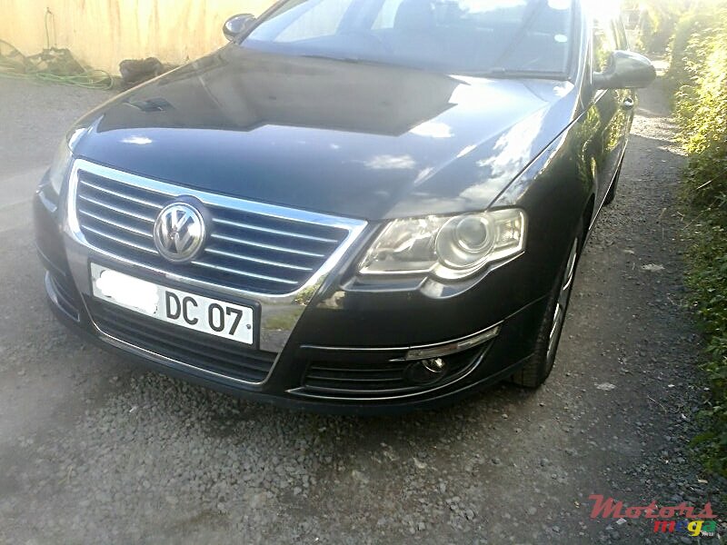 2007' Volkswagen Passat B6 TDI 2.O photo #2