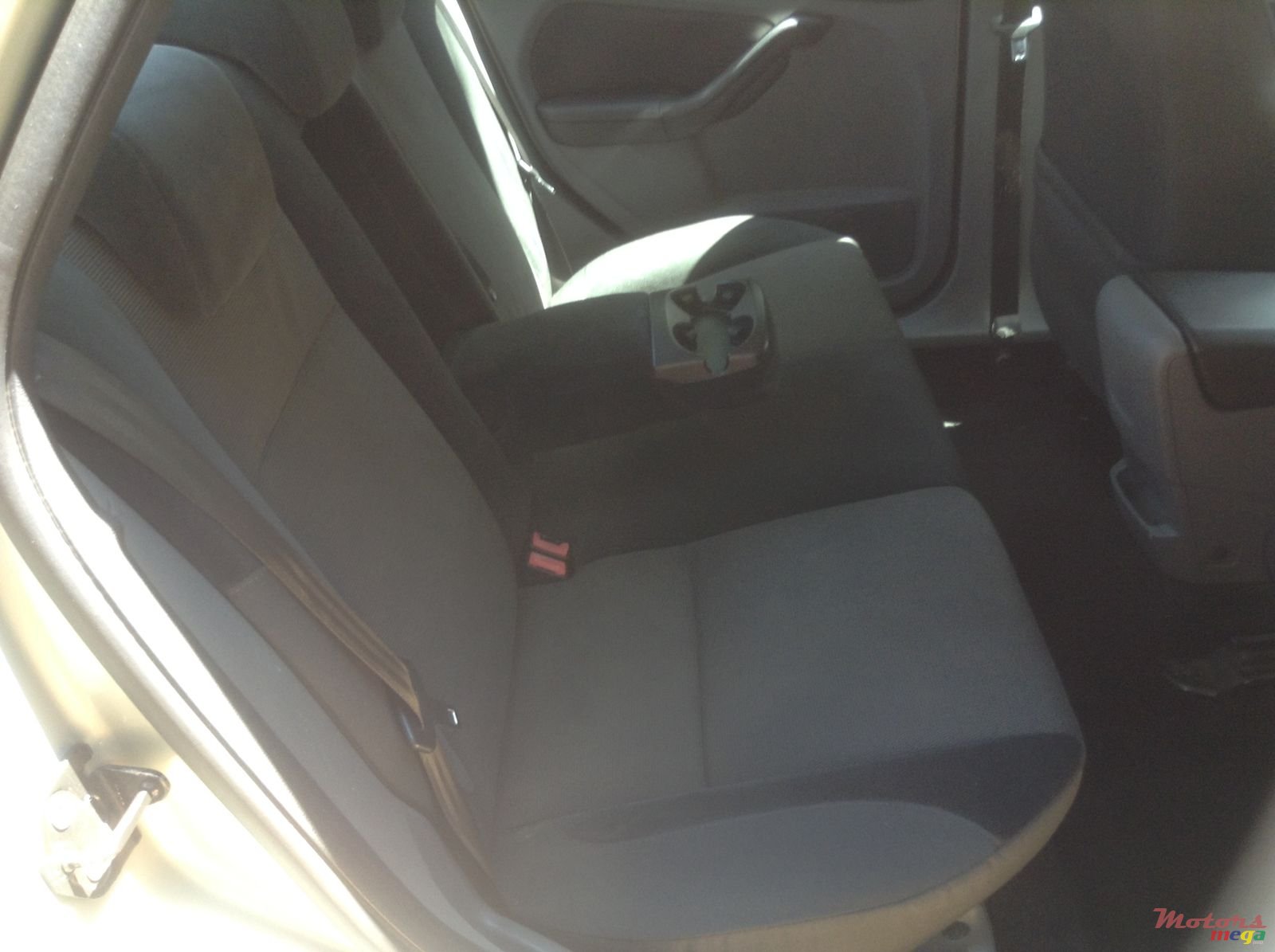 2010' Ford Focus photo #3