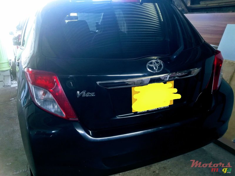 2011' Toyota Vitz photo #4