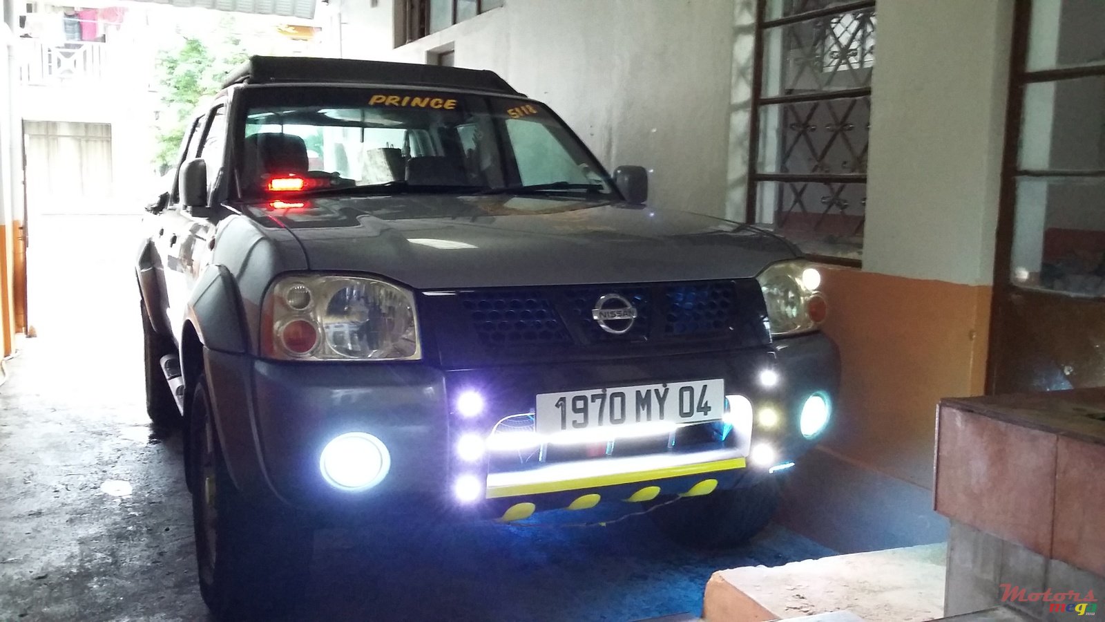 2004' Nissan photo #1