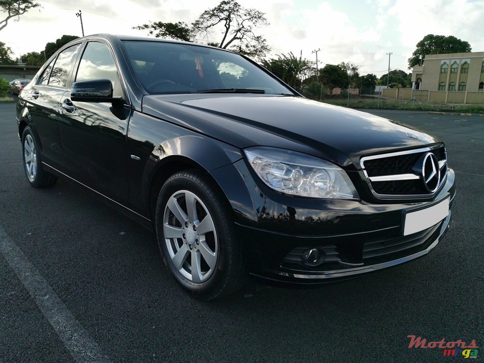 2009' Mercedes-Benz C-Class Kompressor photo #2