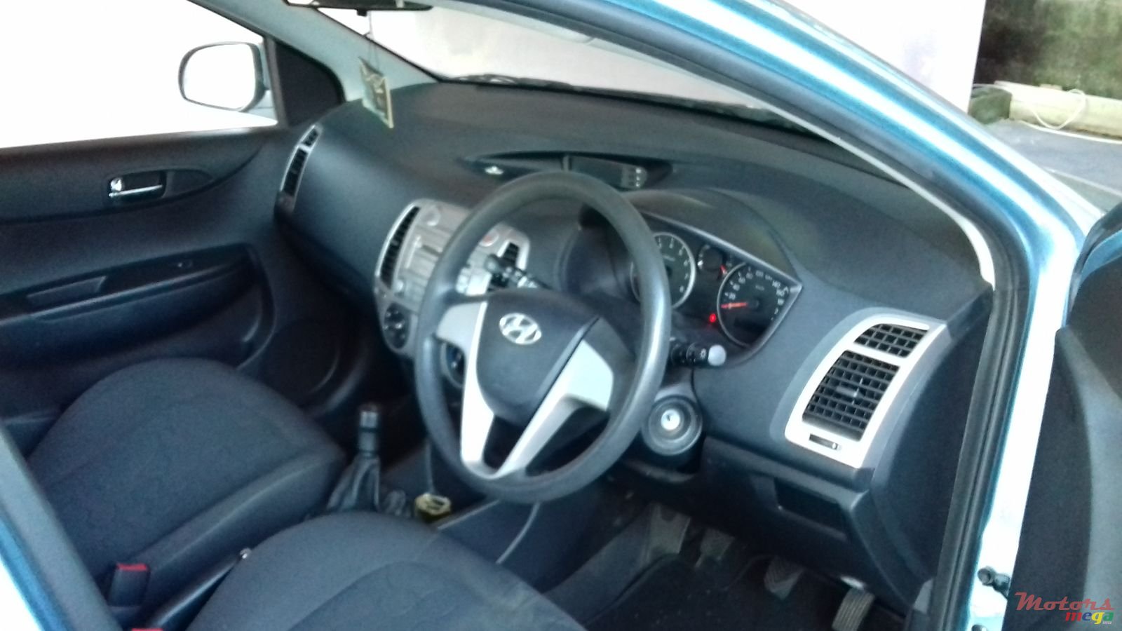 2012' Hyundai i20 photo #3