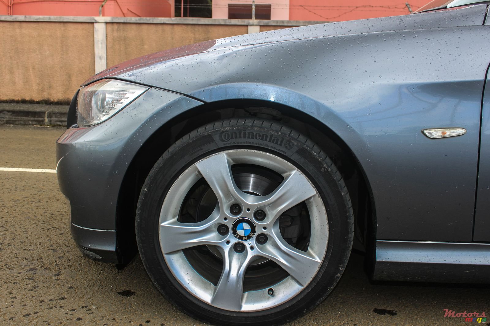 2011' BMW 320 photo #5