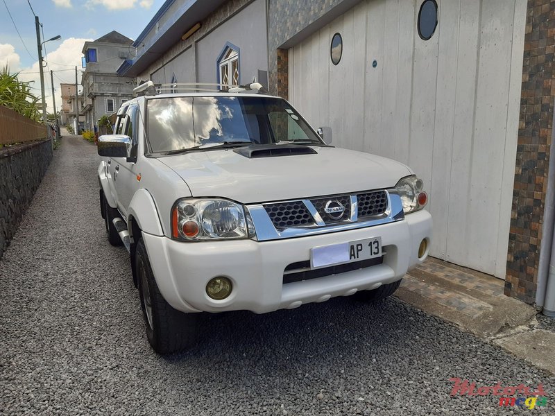 2013' Nissan NP300 4×2 photo #1