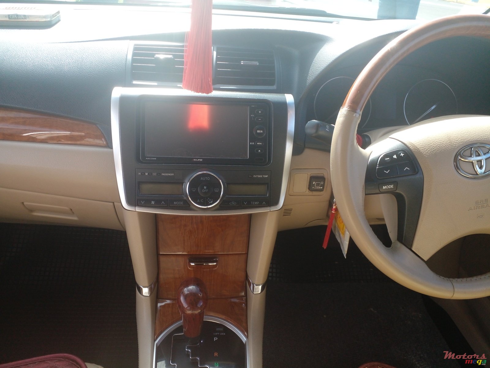 2013' Toyota Premio photo #7