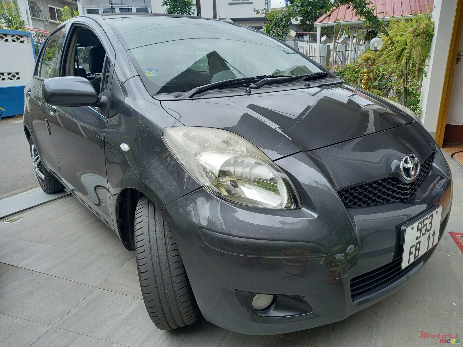 2011' Toyota Yaris MANUAL 1300CC photo #4