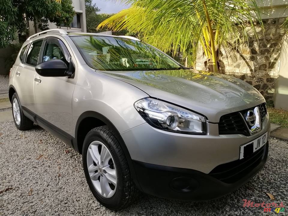 2012' Nissan Qashqai+2 photo #1