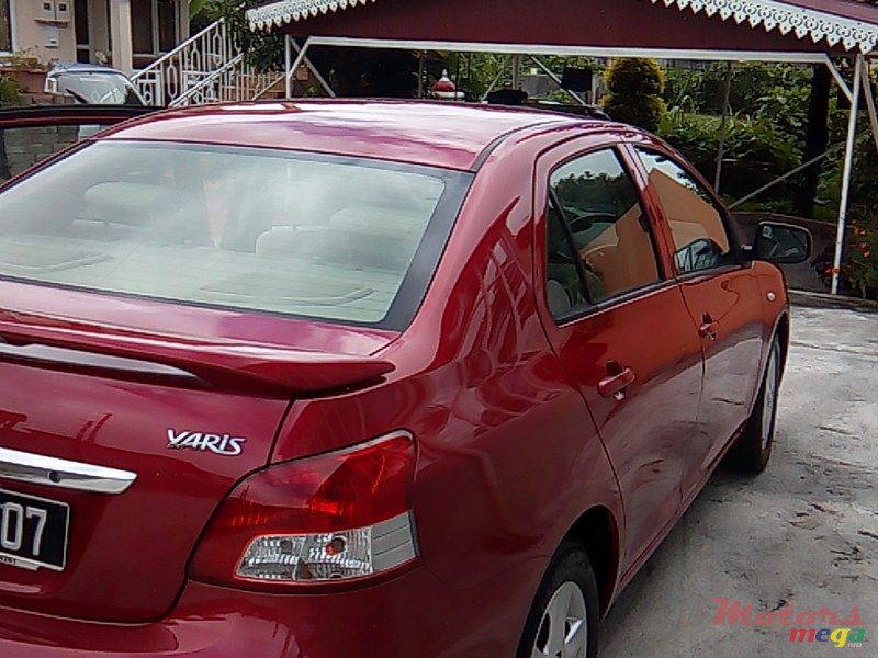 2007' Toyota Yaris Sedan Saloon photo #1