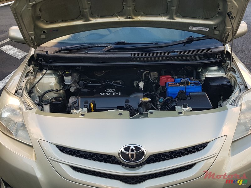 2007' Toyota Yaris Sedan photo #5