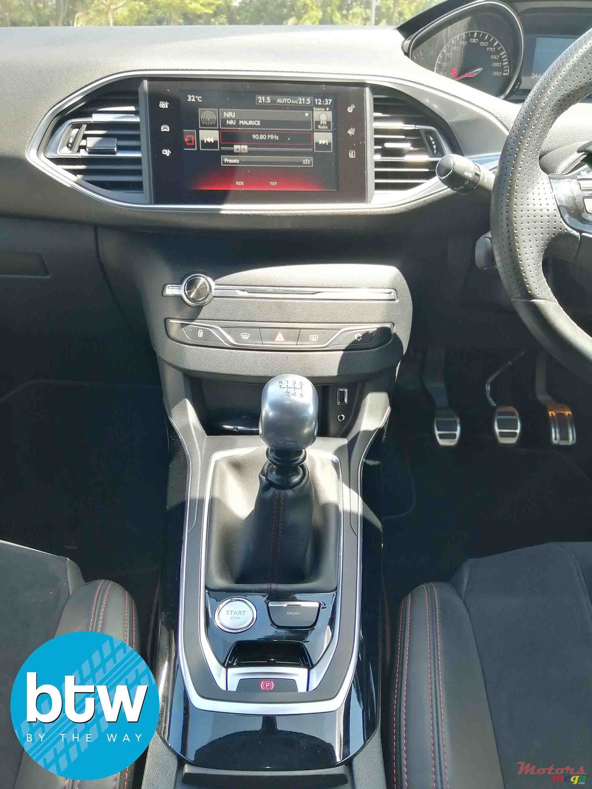 2017' Peugeot 308 GT photo #5