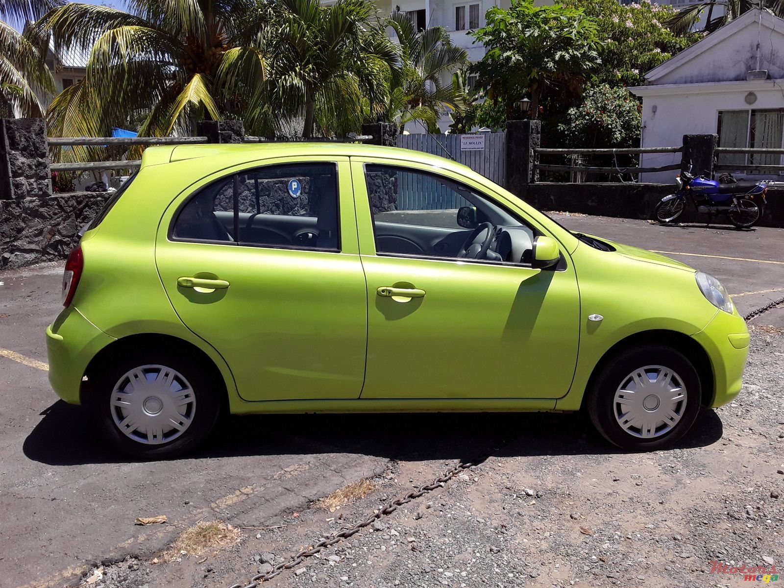 2012' Nissan photo #2